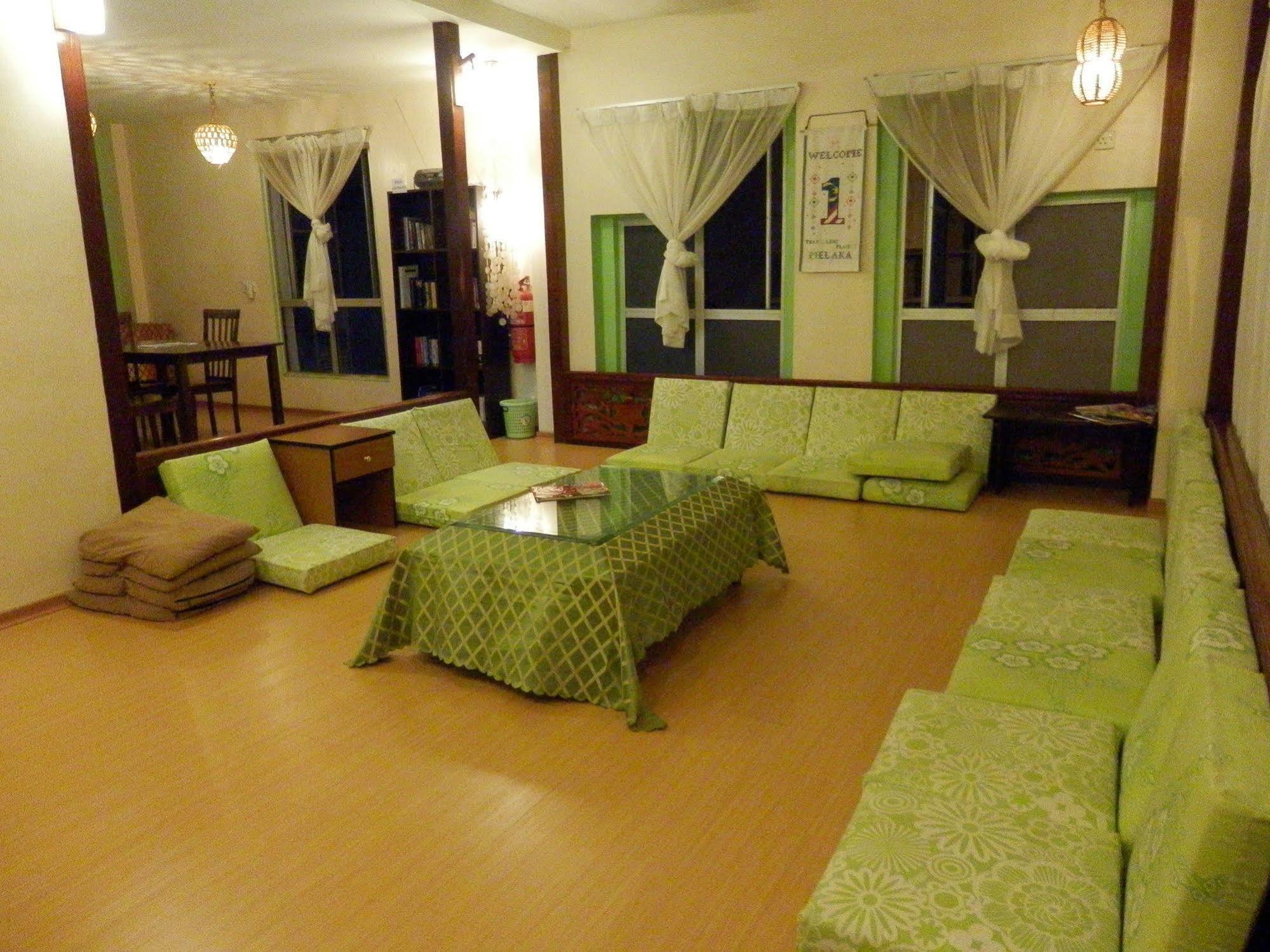 Travellers Planet Hotel & Guesthouse Malacca Esterno foto